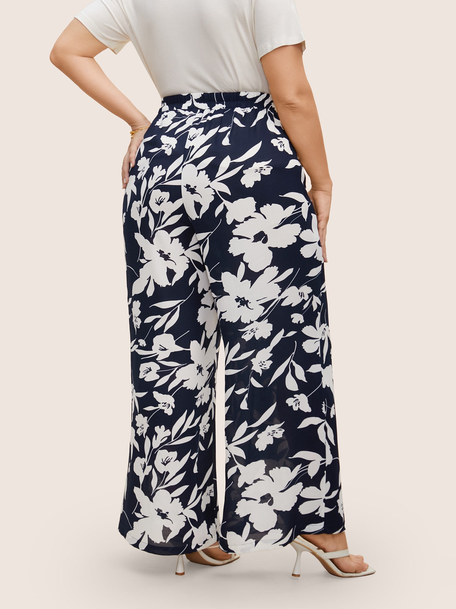 Silhouette broek met bloemenprint en stropdassen in zijnaden