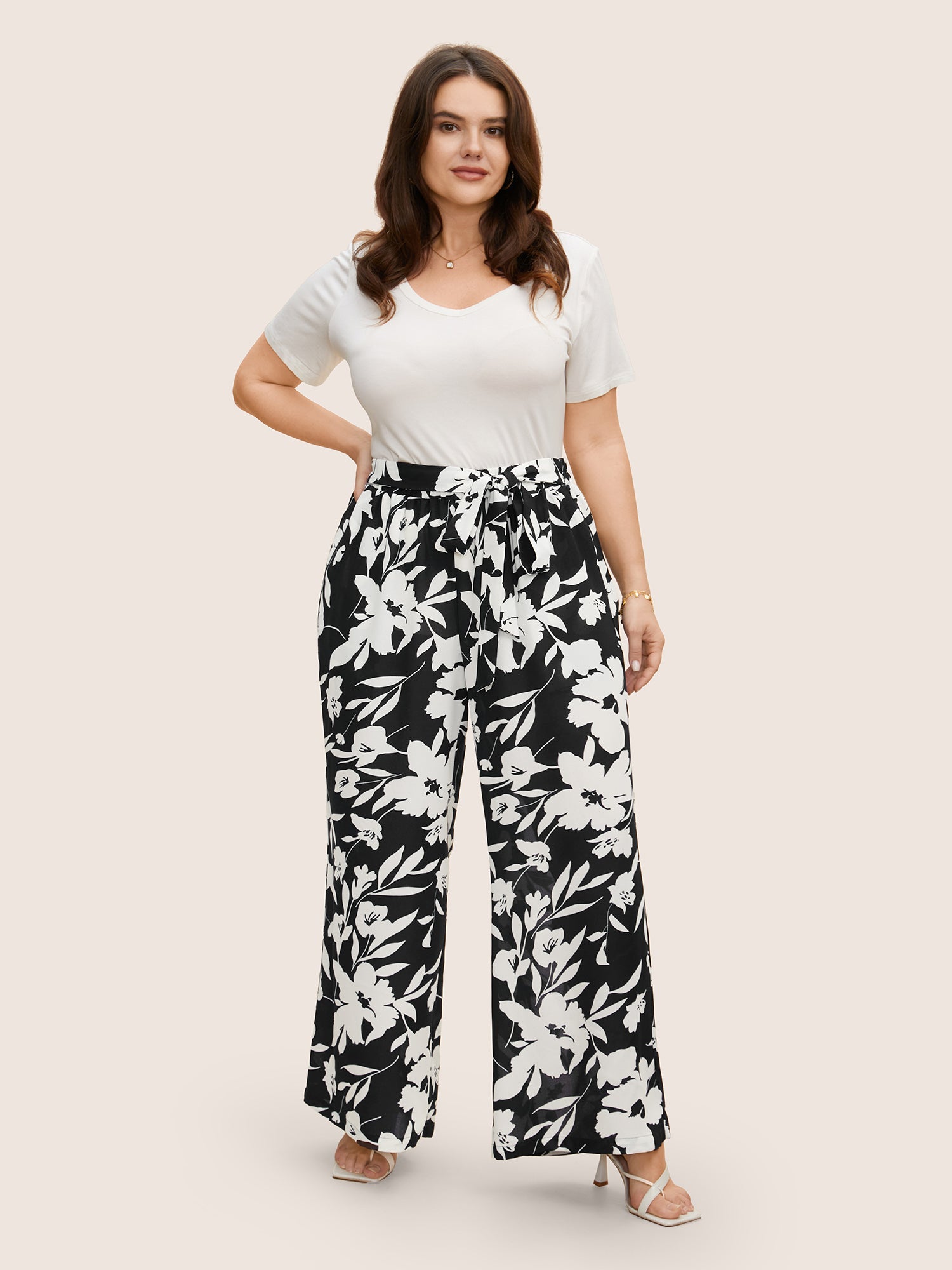 Silhouette broek met bloemenprint en stropdassen in zijnaden