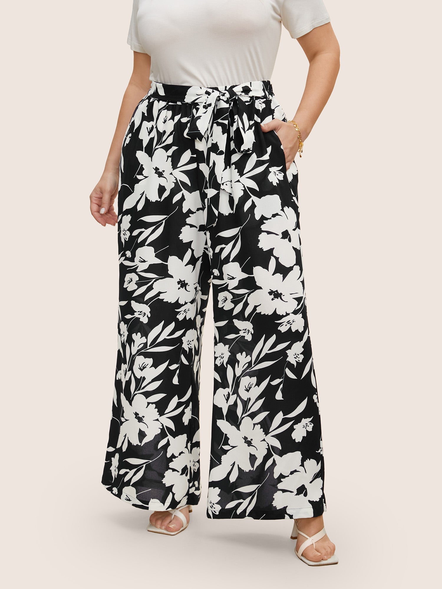 Silhouette broek met bloemenprint en stropdassen in zijnaden