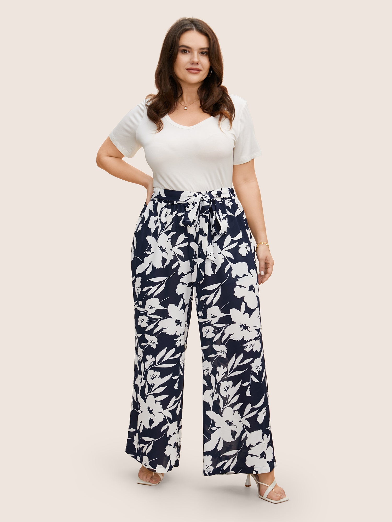 Silhouette broek met bloemenprint en stropdassen in zijnaden