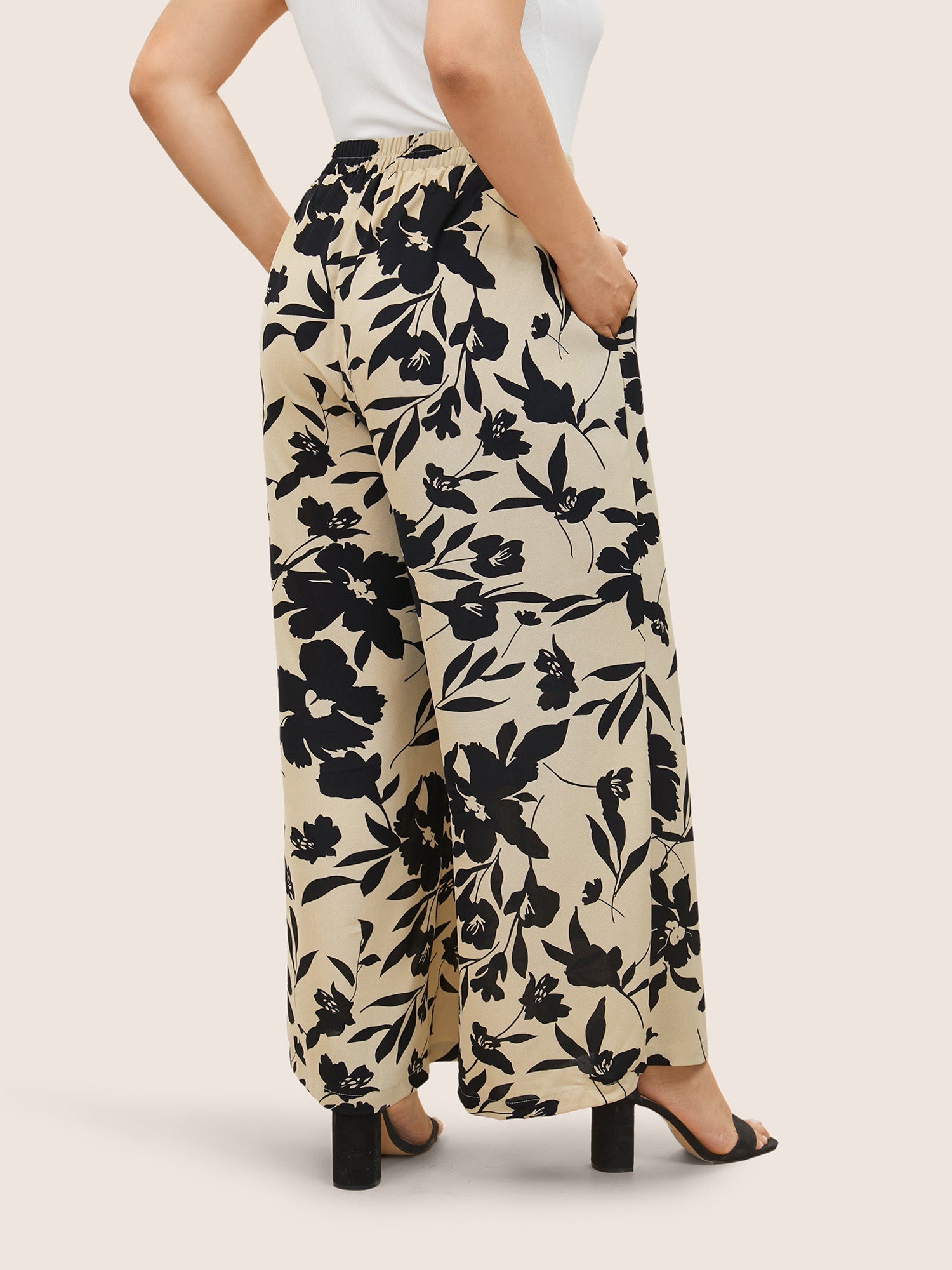 Silhouette broek met bloemenprint en stropdassen in zijnaden